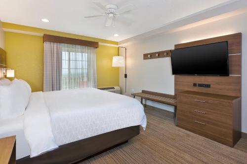 Holiday Inn Express Hotel & Suites Petoskey