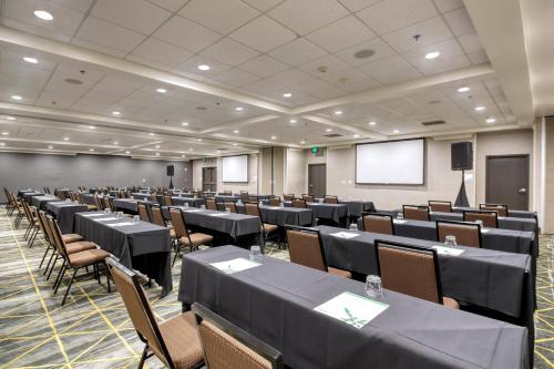 Holiday Inn Hotel & Suites Atlanta Airport-North