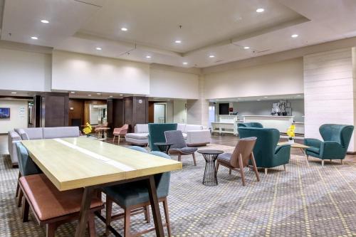 Holiday Inn Hotel & Suites Atlanta Airport-North