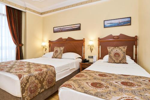 1 double bed, 1 twin bed