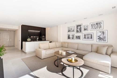 Lujoso Apartamento de 2 dormitorios en Banús - image 2