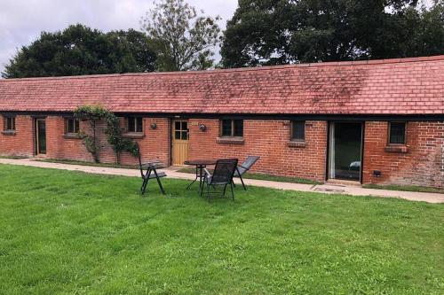 Luxury 2 Bed Cottage in the Orchard of a 17th Century Manor House