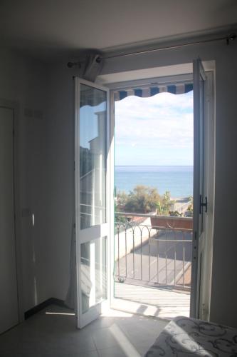 Double Room with Balcony and Sea View