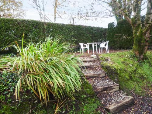 Garden, Stone Cottage Kenmare by Trident Holiday Homes in Pairc Na Gloine