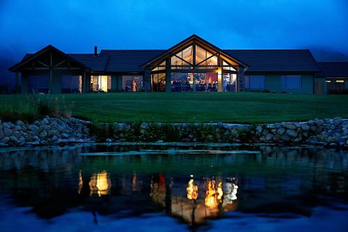 출입구, 코우라 베이 골프 리조트 (Koura Bay Golf Resort) in 카이코우라