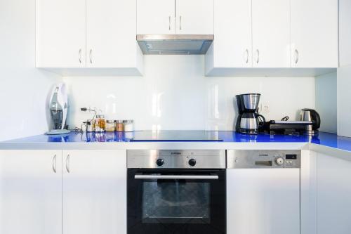 Blue & White lux flat, just 50 meters from beach!