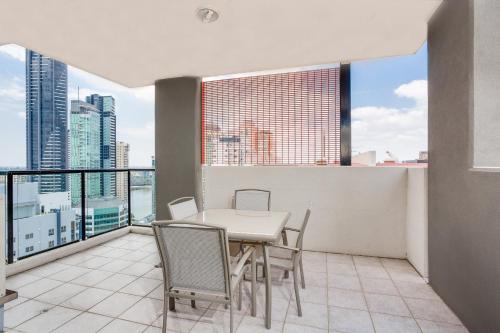 Republic Apartments Brisbane City - image 5