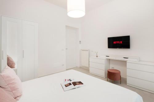 White Flat Santa Croce - image 3