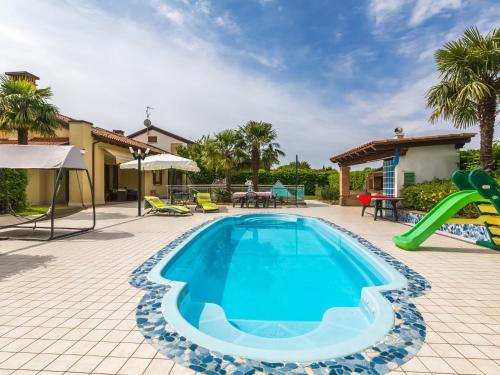 Beautiful holiday home in Zelarino with pool