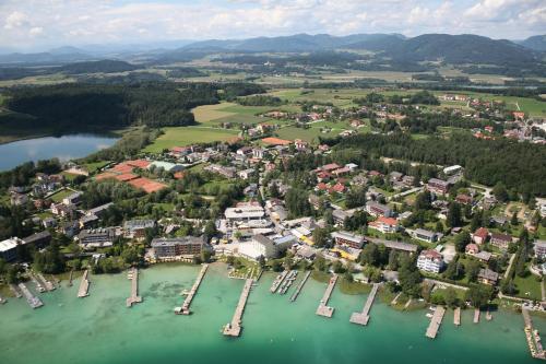 Hotel Reichmann – St. Kanzian, CA