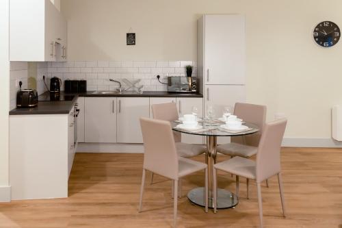 Apartment 2 Isabella House Aparthotel By RentMyHouse - image 4