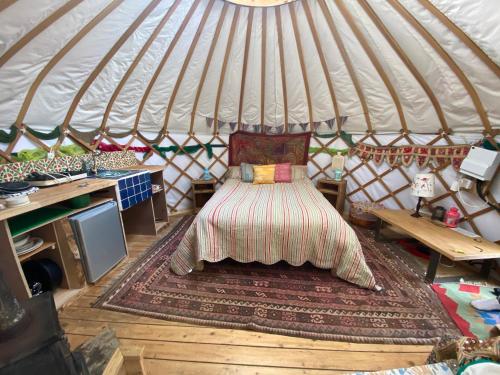 Cotswolds Camping at Holycombe in วิชฟอร์ด