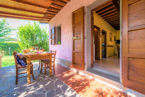 Hostly - Country House Donoratico - 2BR 2BA 2K