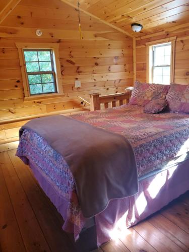 The Frontier - An Amish Built Deluxe Cabin in Genoa, USA