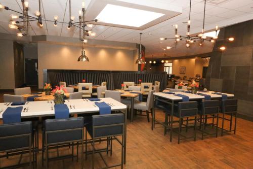 DoubleTree by Hilton Dayton Fairborn - 레스토랑