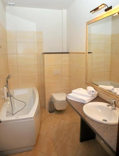 Hotel Sandro Silver - image 3