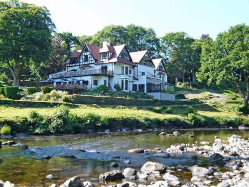 Craig-y-dderwen Riverside Hotel