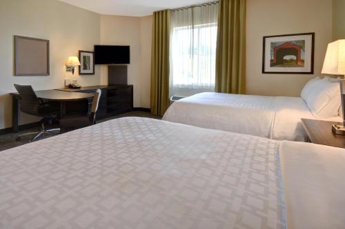 2 queen beds