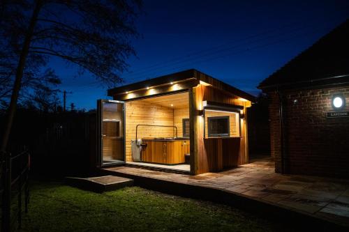 Lakeside Lodge with Hot Tub