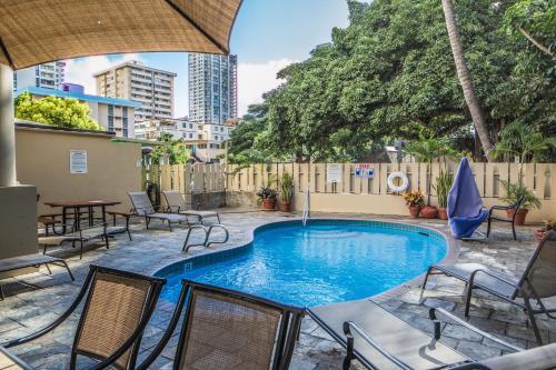 Cozy Waikiki Studio at Aqua Aloha Surf thumb 2