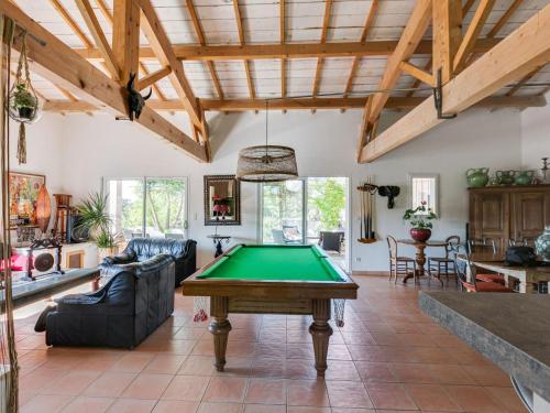 Holiday Home offeing Greenery and Private Pool gîte à louer Mailhac