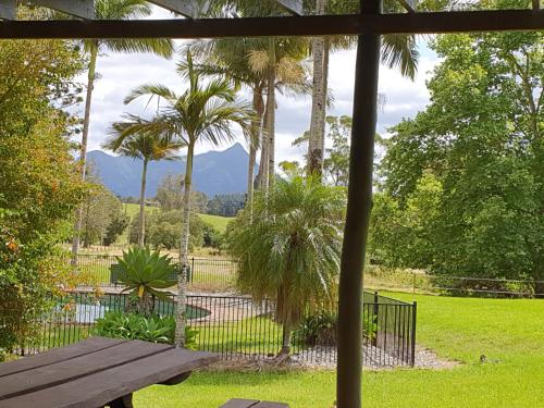 Peldbaseins, The Bushranger Hideaway in Midginbil