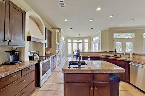 Sacred Vista - Opulent Hill Country Home with Pool home - image 2