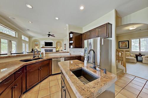 Sacred Vista - Opulent Hill Country Home with Pool home - image 8