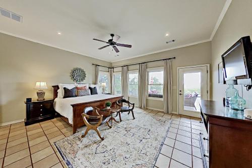 Sacred Vista - Opulent Hill Country Home with Pool home - image 10