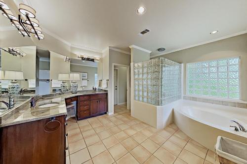 Sacred Vista - Opulent Hill Country Home with Pool home - image 12