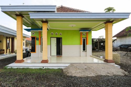 Lobby, OYO 2371 Islami Family Residence in Rogojampi
