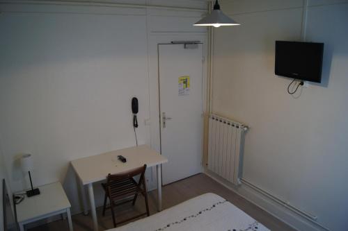 Hôtel Moderne – Maisons-Alfort, CA