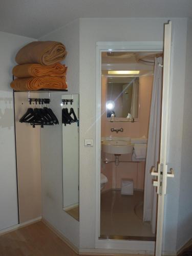 2 twin beds