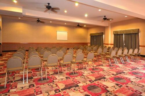 Best Western Casa Villa Suites - image 12