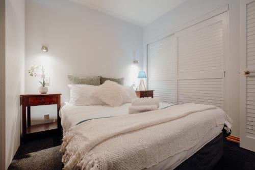 Awesome 2BR Apartment Viaduct Harbor - Wifi & Aircon