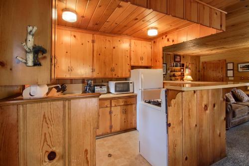 Instalações, 73 Walk-A-Bout in Wawona (CA)