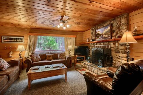 Instalações, 73 Walk-A-Bout in Wawona (CA)