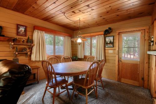 Instalações, 73 Walk-A-Bout in Wawona (CA)