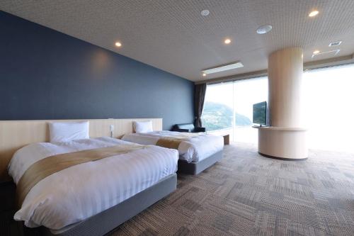Twin Room with Shower Only - Ocean View - Top Floor - Non-Smoking - Main Building