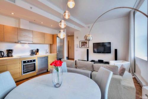 Stunning Condo in Old Montreal Netflix
