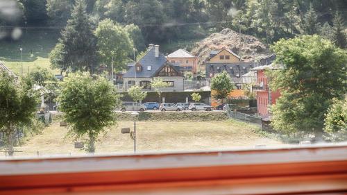  Saplan Real Estate ERA LANA in Les