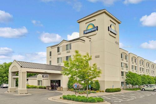 Days Inn by Wyndham Eagan Minnesota Near Mall of America