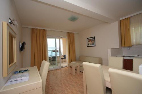 Aparthotel Natalia Podgora - image 11