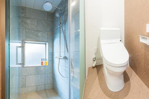Twin Room image 10