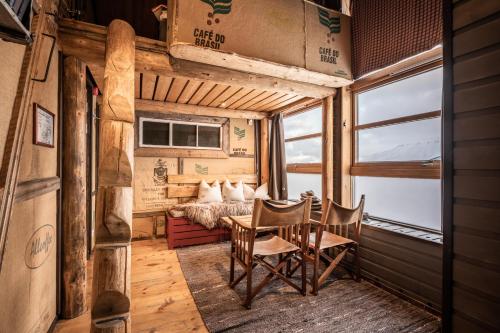 บริการและสิ่งอำนวยความสะดวก, เบสแคมป์ โฮเต็ล (Basecamp Hotel) in ลองเยียร์เบียน