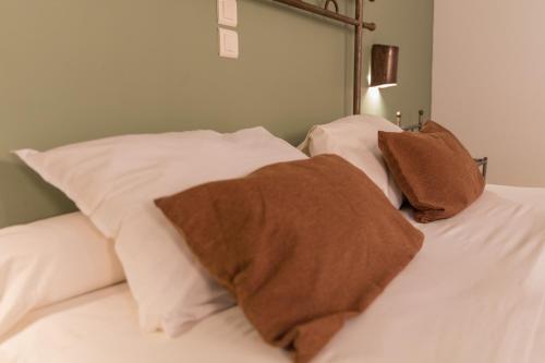 1 double bed, 2 twin beds