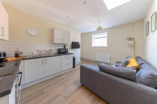 Apartment 3 Isabella House Aparthotel By RentMyHouse - image 8