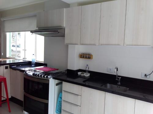 Bombinhas Mariscal - Chale de Paris com piscina 8 Pax - Cod 1003