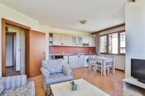 One-Bedroom Apartment with Balcony (2 Adults)