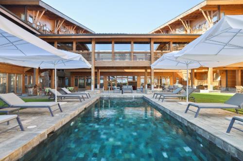 Úszómedence, Pirin Golf & Country Club Apartment Complex in Betolovoto